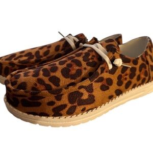 🆕 women’s size 7 leopard print loafers